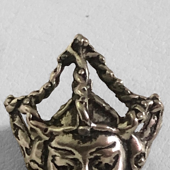 Small Vintage Pixie Pin - Picture 4 of 4